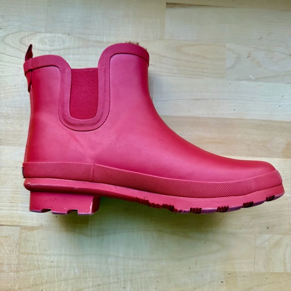 Chooka Size 8 Red Waterproof Short Chelsea Rain Boots Matte Festival
